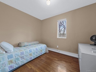 Beautiful Center Hall Colonial on Private Cul-de-Sac in Kings - photo 15