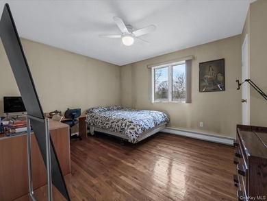Beautiful Center Hall Colonial on Private Cul-de-Sac in Kings - photo 16
