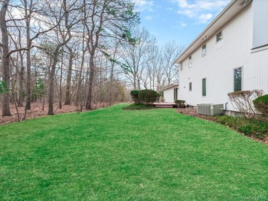 Beautiful Center Hall Colonial on Private Cul-de-Sac in Kings - photo 25