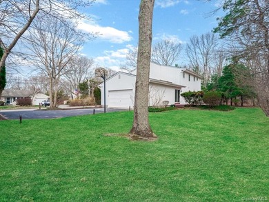 Beautiful Center Hall Colonial on Private Cul-de-Sac in Kings - photo 26