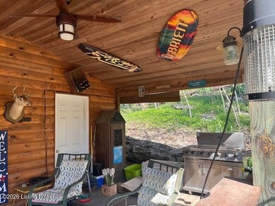 Cozy cabin or starter home. This house offers it allplete with 2 - photo 9