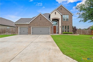Beautifully maintained two story brick 4-bedroom, 3.5-bathroom - photo 2