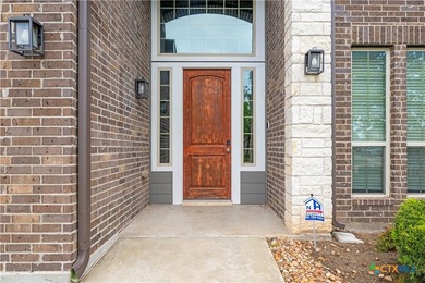 Beautifully maintained two story brick 4-bedroom, 3.5-bathroom - photo 3