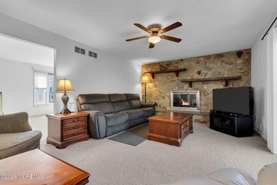 Welcome to this expansive 5-bedroom, 3 full bathroom home - photo 9