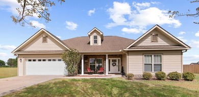 Beautifully maintained 4-bedroom home near Headland Country - photo 1