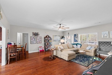 Beautifully maintained 4-bedroom home near Headland Country - photo 5