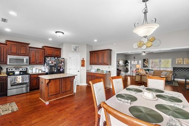 Beautifully maintained 4-bedroom home near Headland Country - photo 8