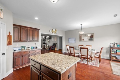 Beautifully maintained 4-bedroom home near Headland Country - photo 10