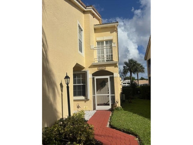 Beautiful first floor coach home centrally located in Boca Raton - photo 4
