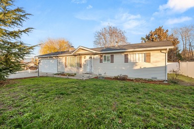 Lake Home For Sale in Grants Pass, Oregon