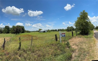 Lake Fork Acreage For Sale in Emory Texas
