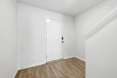 Spacious and beautifully maintained 5-bedroom, 3 full bath home - photo 4