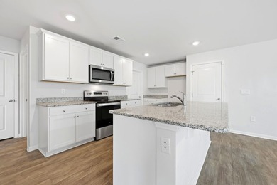 Spacious and beautifully maintained 5-bedroom, 3 full bath home - photo 7
