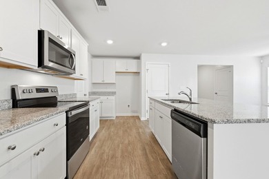 Spacious and beautifully maintained 5-bedroom, 3 full bath home - photo 8