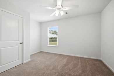 Spacious and beautifully maintained 5-bedroom, 3 full bath home - photo 10
