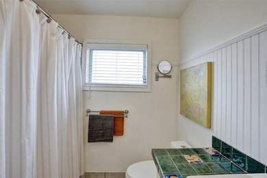 Beautifully updated 1-bedroom, 1-bath corner villa in the - photo 11