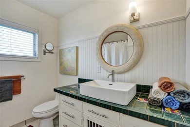 Beautifully updated 1-bedroom, 1-bath corner villa in the - photo 12
