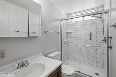 Location, location, location! Wonderful split floorplan, 2 bed 2 - photo 13