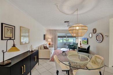 Beautifully updated 1-bedroom, 1-bath corner villa in the - photo 14