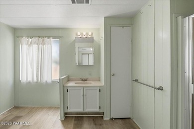 Location, location, location! Wonderful split floorplan, 2 bed 2 - photo 16