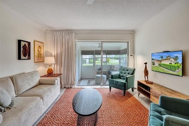 Beautifully updated 1-bedroom, 1-bath corner villa in the - photo 16