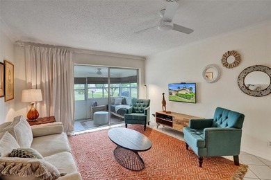 Beautifully updated 1-bedroom, 1-bath corner villa in the - photo 17