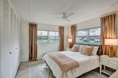 Beautifully updated 1-bedroom, 1-bath corner villa in the - photo 22