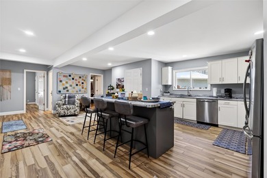 Recently remodeled and thoughtfully updated, this 3-bedroom - photo 24