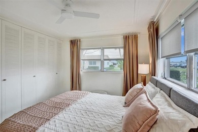 Beautifully updated 1-bedroom, 1-bath corner villa in the - photo 25