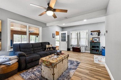 Recently remodeled and thoughtfully updated, this 3-bedroom - photo 30