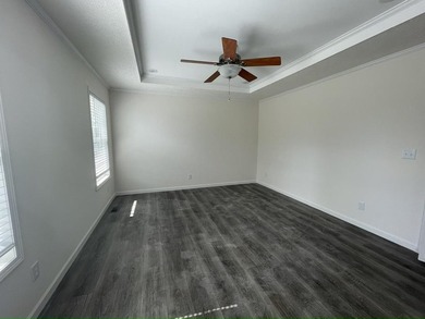 Make your new home in Crystal Lakes Ft. Myers, a well-maintained - photo 3