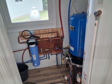 Recently remodeled and thoughtfully updated, this 3-bedroom - photo 33