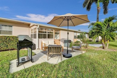 Beautifully updated 1-bedroom, 1-bath corner villa in the - photo 34