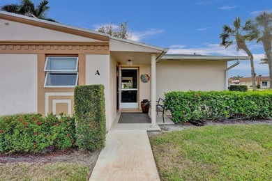 Beautifully updated 1-bedroom, 1-bath corner villa in the - photo 35