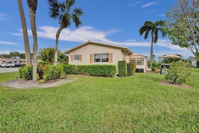 Beautifully updated 1-bedroom, 1-bath corner villa in the - photo 39