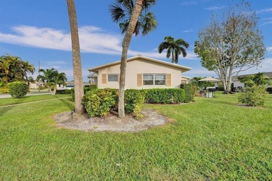 Beautifully updated 1-bedroom, 1-bath corner villa in the - photo 40