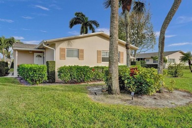 Beautifully updated 1-bedroom, 1-bath corner villa in the - photo 41