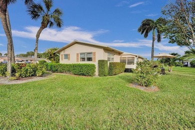 Beautifully updated 1-bedroom, 1-bath corner villa in the - photo 42