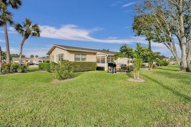 Beautifully updated 1-bedroom, 1-bath corner villa in the - photo 43