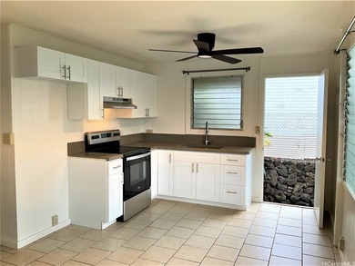 Two classic, well-maintained duplexes featuring a total of four - photo 5