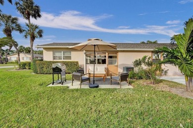 Beautifully updated 1-bedroom, 1-bath corner villa in the - photo 45