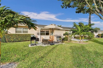 Beautifully updated 1-bedroom, 1-bath corner villa in the - photo 46