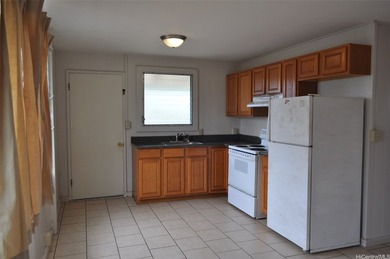 Two classic, well-maintained duplexes featuring a total of four - photo 8