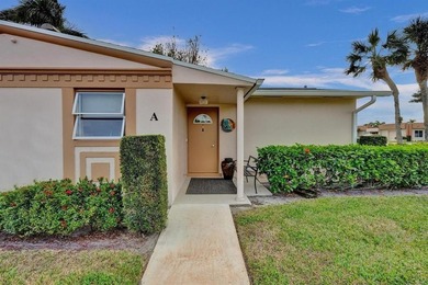 Beautifully updated 1-bedroom, 1-bath corner villa in the - photo 48