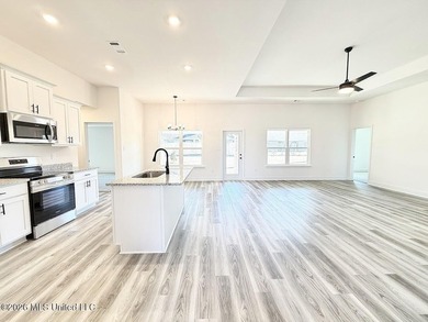 MOVE IN READY! Seller is offering concessions to buyers making - photo 12