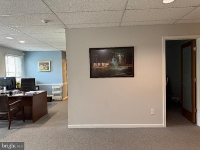 Offer has been accepted; no more showings. A rare opportunity to - photo 15