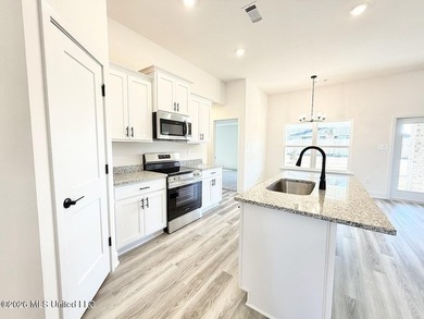 MOVE IN READY! Seller is offering concessions to buyers making - photo 16