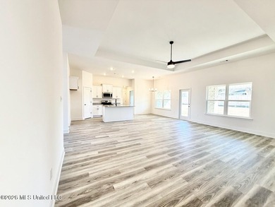MOVE IN READY! Seller is offering concessions to buyers making - photo 22