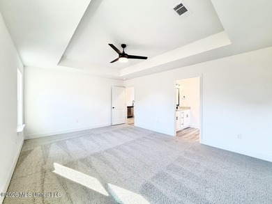 MOVE IN READY! Seller is offering concessions to buyers making - photo 24