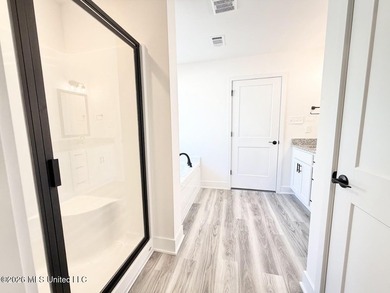 MOVE IN READY! Seller is offering concessions to buyers making - photo 31
